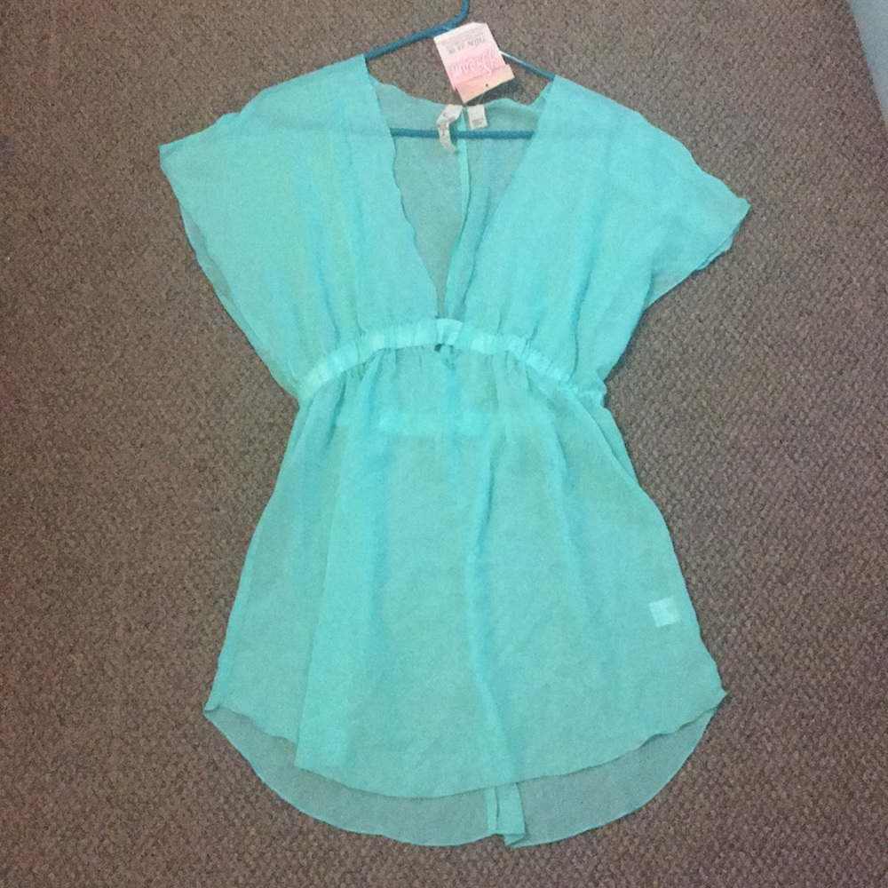 Selling for a friend, closet clean out!